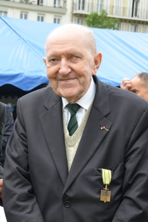 Le 18 juin 2016, dans les jardins de la chancellerie et du musée de l’Ordre de la Libération à Paris, Louis Cortot assistait à la réception en hommage aux Compagnons de la Libération.
Photo Michel Pourny.