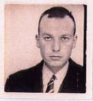 Photographie de Pierre Sudreau, âgé de 26 ans, prise six mois après le retour du camp de Buchenwald.
(coll. privée Pierre Sudreau, DR)